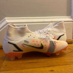 Nike Dynamic Fit Soccer Cleats